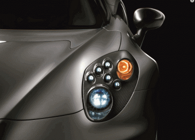 Scheinwerferrahmen aus Karbon 